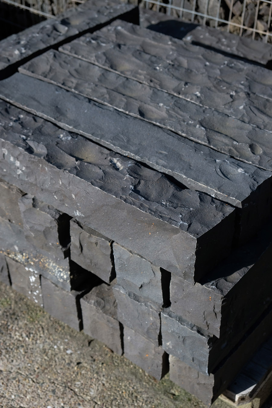 Basalt Palisaden 100cm x 12cm x 12cm 1 Stück