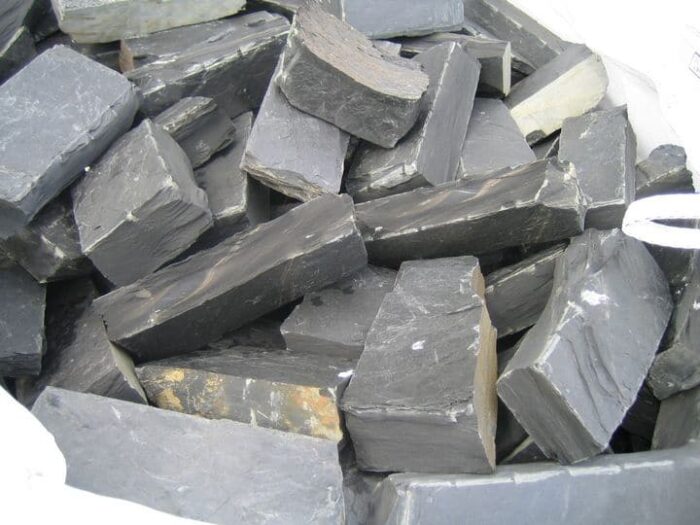 Schiefer Mauersteine gerichtet